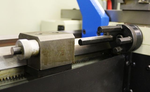 G-330ES Short Bed Centre Lathe - Image 11